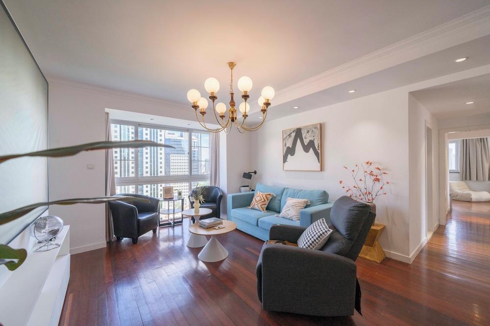 Book and Bed-People's Square Room Type - Senior Apartment, 4 Bedrooms, Bathtub, City View Book and Bed-People's Square Room Type - Senior Apartment, 4 Bedrooms, Bathtub, City View