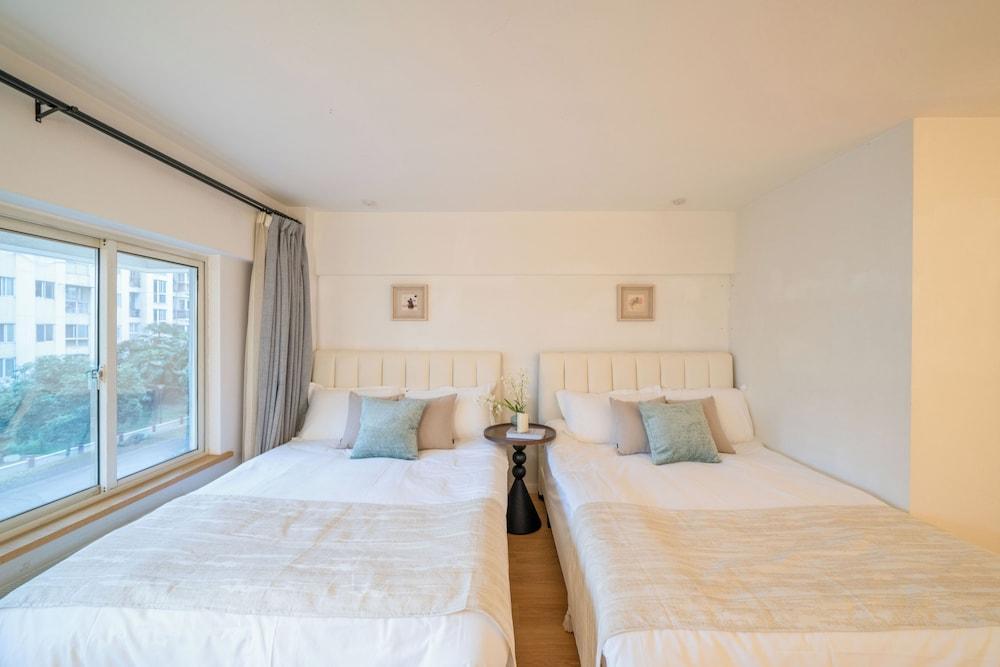 Book and Bed-People's Square Room Type - Senior Apartment, 5 Bedrooms, City View Book and Bed-People's Square Room Type - Senior Apartment, 5 Bedrooms, City View