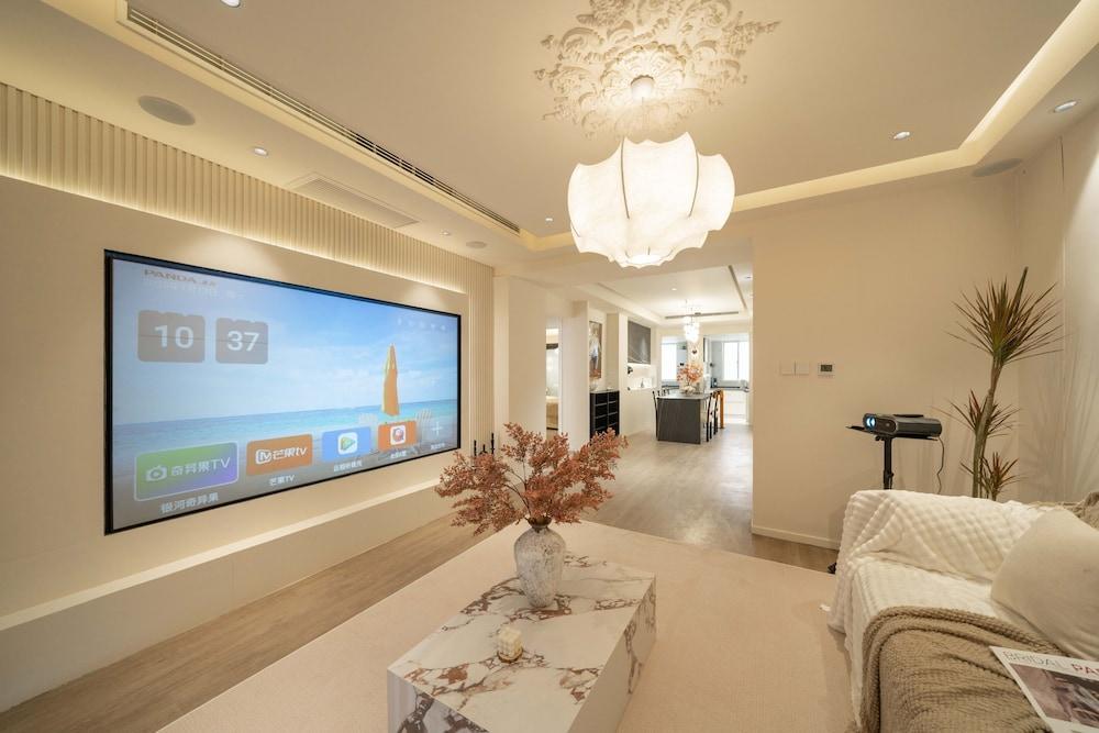 Book and Bed-People's Square Room Type - Senior Apartment, 2 Bedrooms, Bathtub Book and Bed-People's Square Room Type - Senior Apartment, 2 Bedrooms, Bathtub