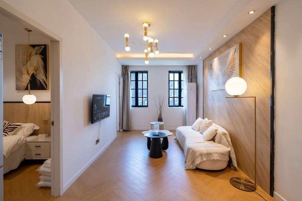 Book and Bed - North Bund Room Type - Senior Apartment
