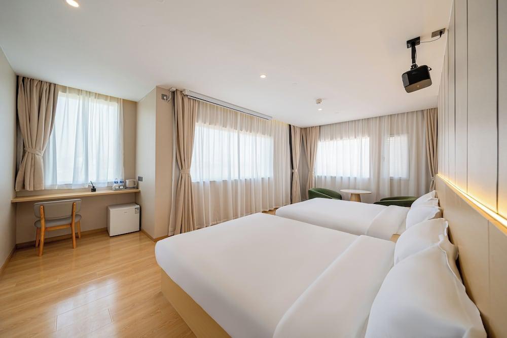 MEI DI DU JIA HOTEL Room Type - Senior Twin Room, Courtyard View