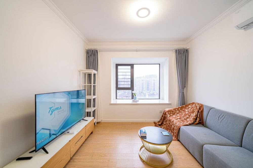 Tyms 1BR 1BA Apartment in Gubei Room Type - Superior Double Room, 1 Queen Bed, Non Smoking, City View