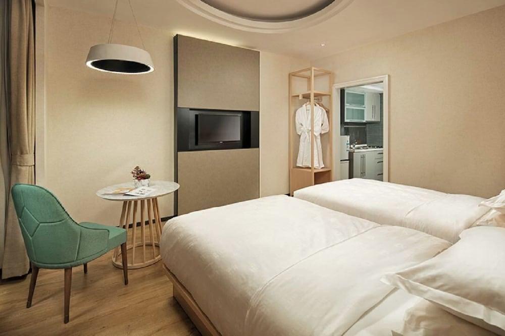 Shanghai Clivia Junlan Hotel Room Type - Business Twin Room, City View