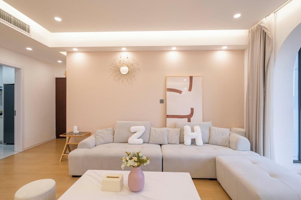 Zhome- Riverside Garden Fine Apt - Tap to explore photos