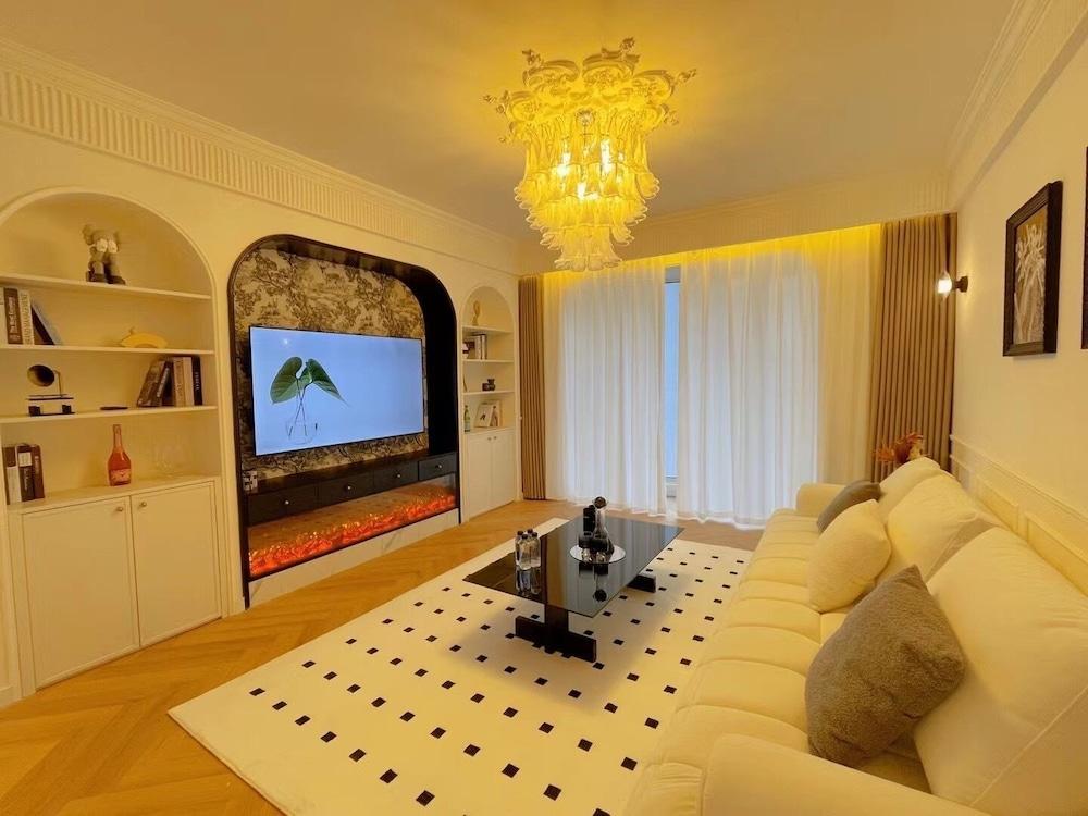 Zhome- Riverside Garden Fine Apt - Tap to explore photos