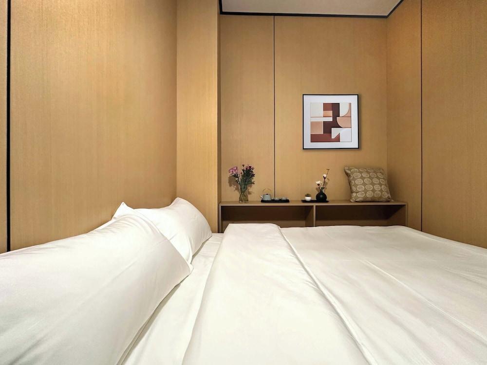 Philosopher Hotel Room Type - Senior Double Room