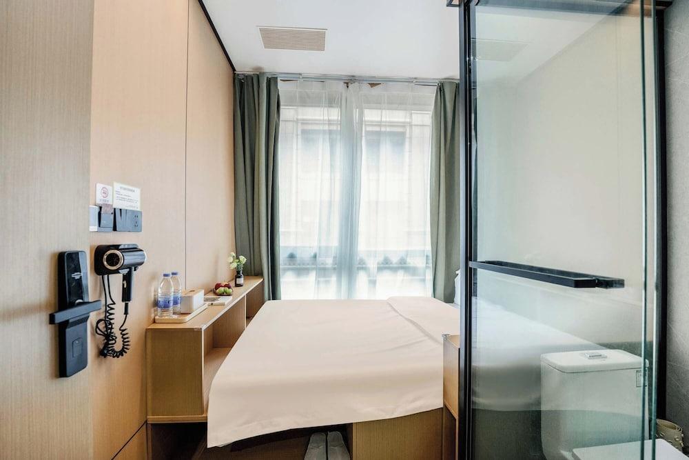 Philosopher Hotel Room Type - City Double Room