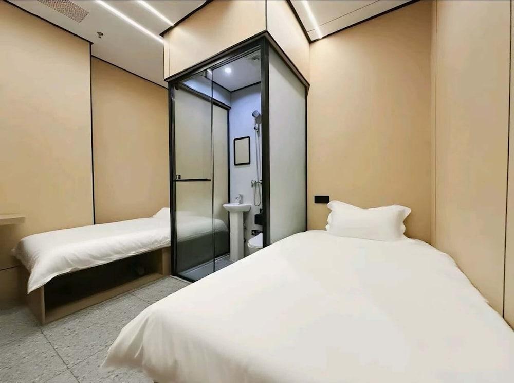 Philosopher Hotel Room Type - Standard Twin Room