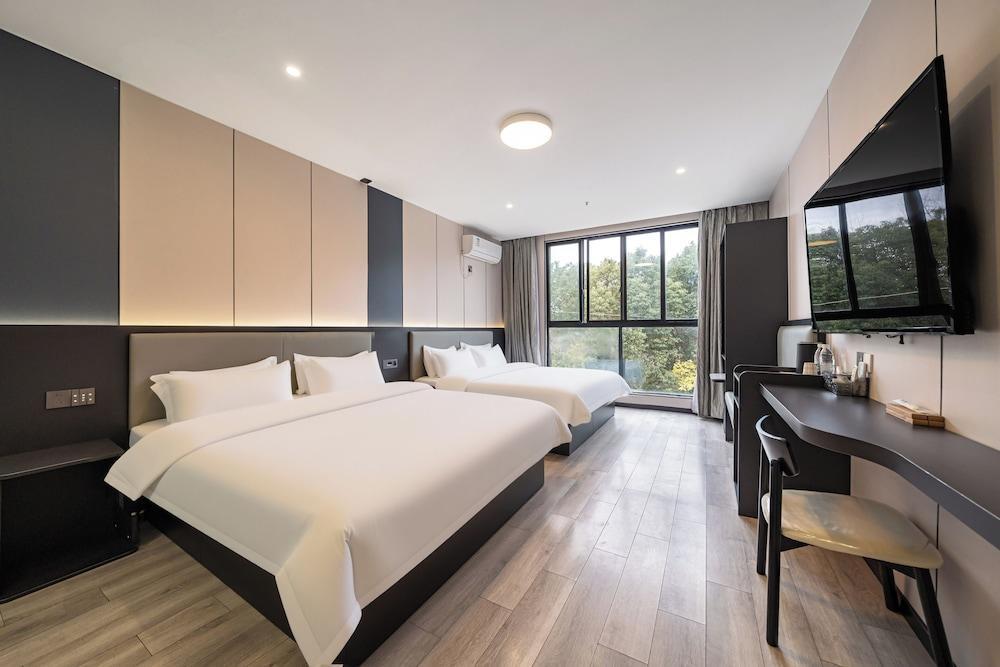 The Jido Shanghai Waterfront Hotel Room Type - Senior Twin Room