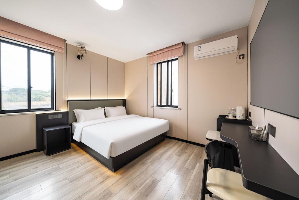 The Jido Shanghai Waterfront Hotel Room Type - Traditional Double Room