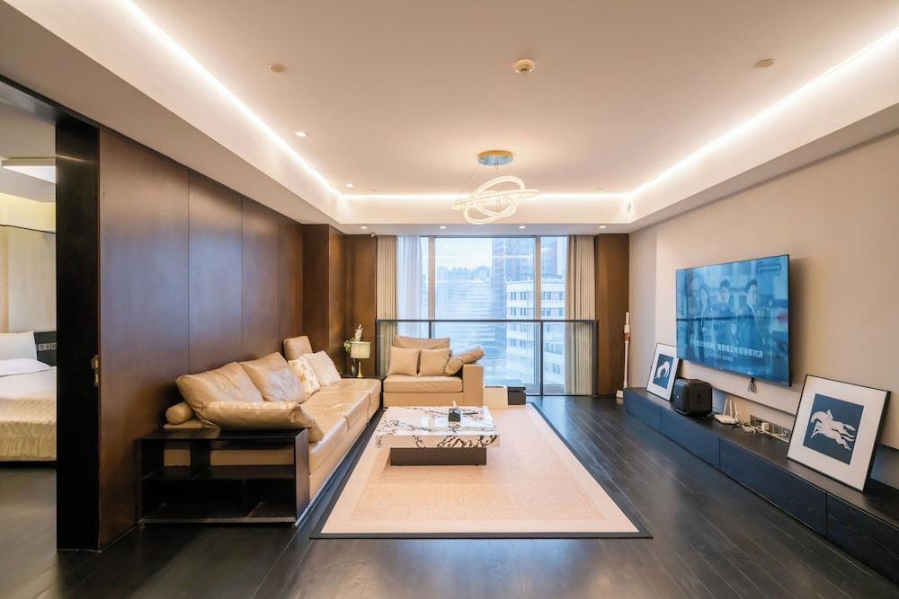 Zhome-Three Bedroom Luxury Suite3