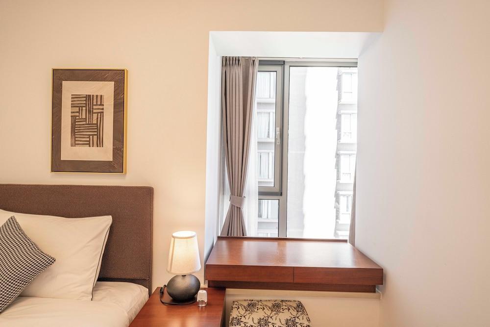 Tyms Elegant 2BR 1BA Apt Walk to Malls - Tap to explore photos