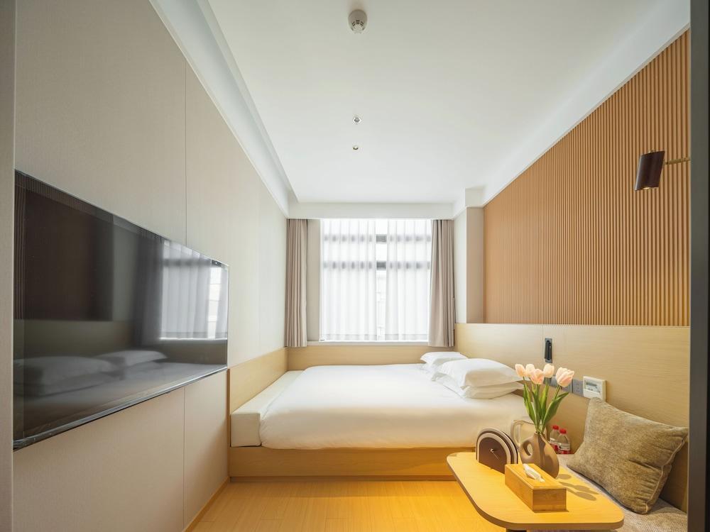 Captain 5 Youth Hotel Room Type - Comfort Double Room