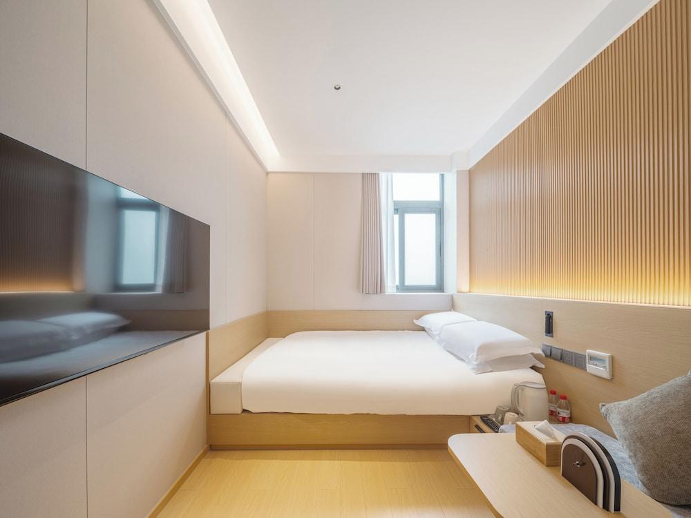 Captain 5 Youth Hotel Room Type - City Double Room, Non Smoking