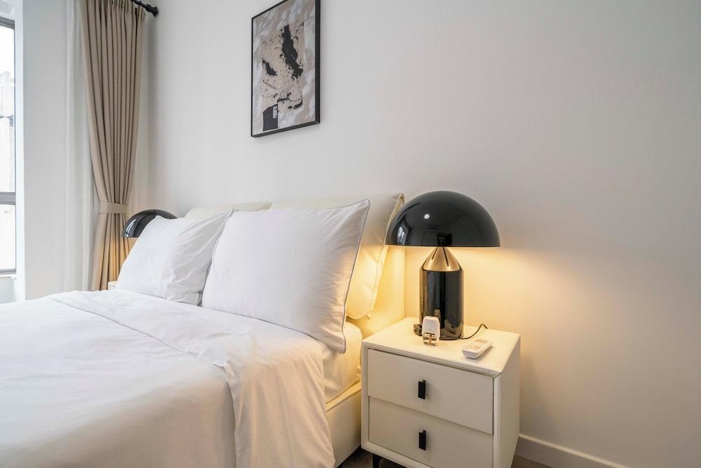 Tyms Spacious 3BR 2BA APT Laishi Di - Tap to explore photos