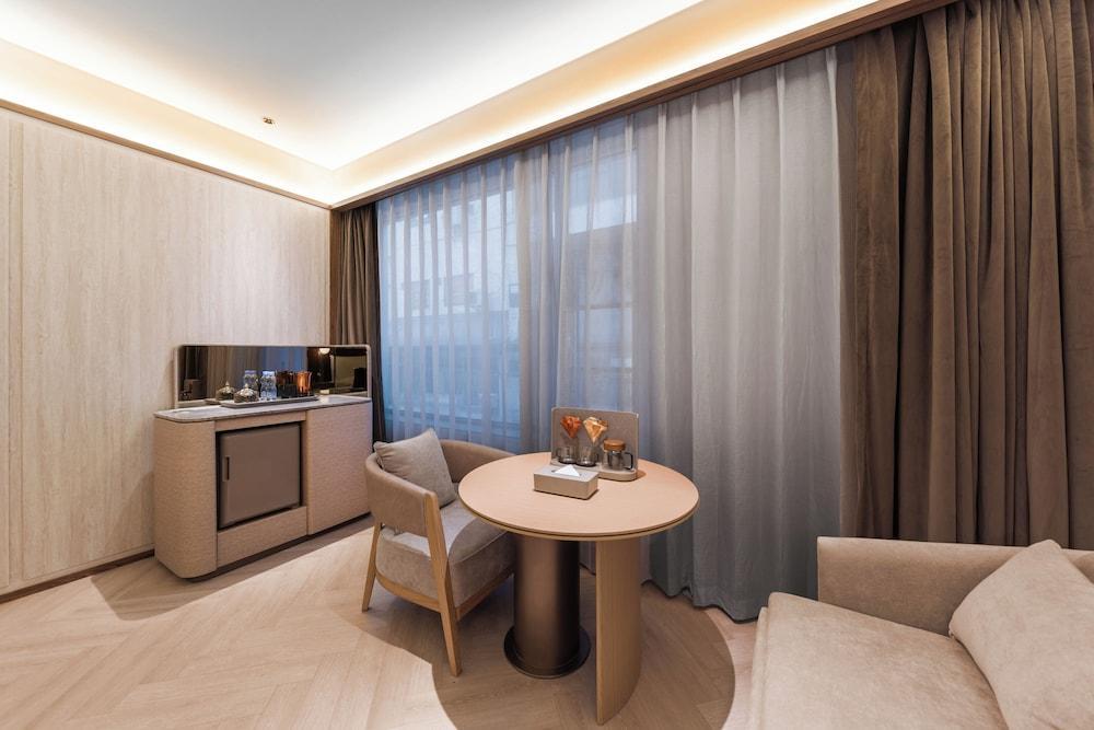 Crystal Hotel Shanghai The Bund Yu Garden Room Type - Executive Double Room, City View