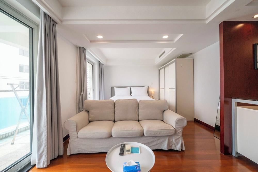 Tyms Xujiahui Modern 1BR APT - Tap to explore photos
