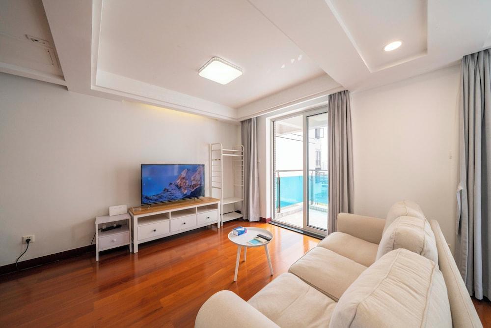 Tyms Xujiahui Modern 1BR APT - Tap to explore photos