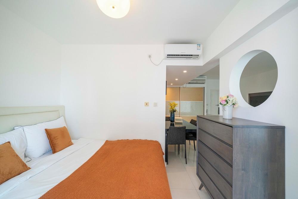 Tyms Xujiahui Stylish 1BR APT - Tap to explore photos
