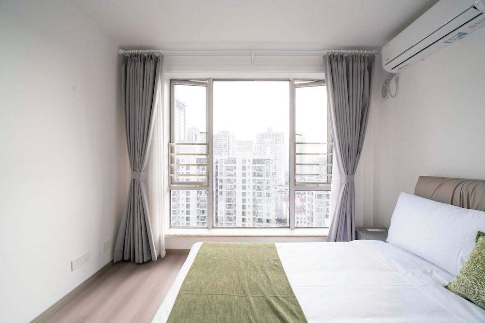 Tyms 3BR 2BA Apt near Xujiahui Metro - Tap to explore photos