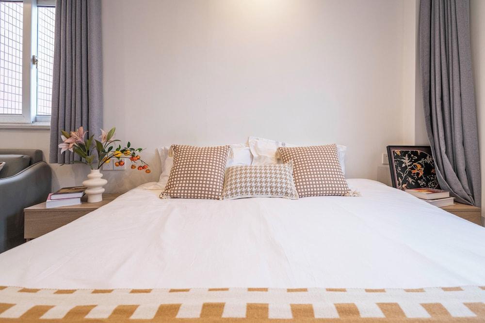 Book and Bed-QuYang Road Room Type - Senior Apartment