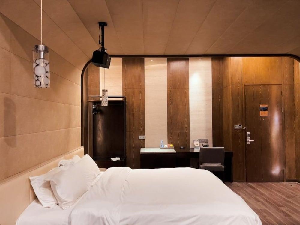 M Man Hotel Room Type - Superior Double Room