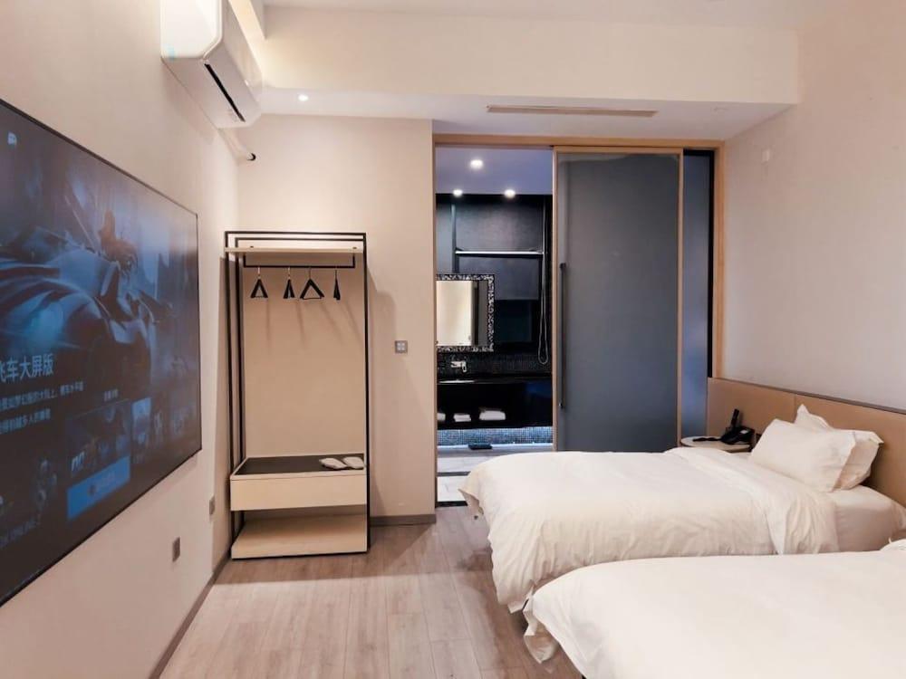 M Man Hotel Room Type - Classic Twin Room