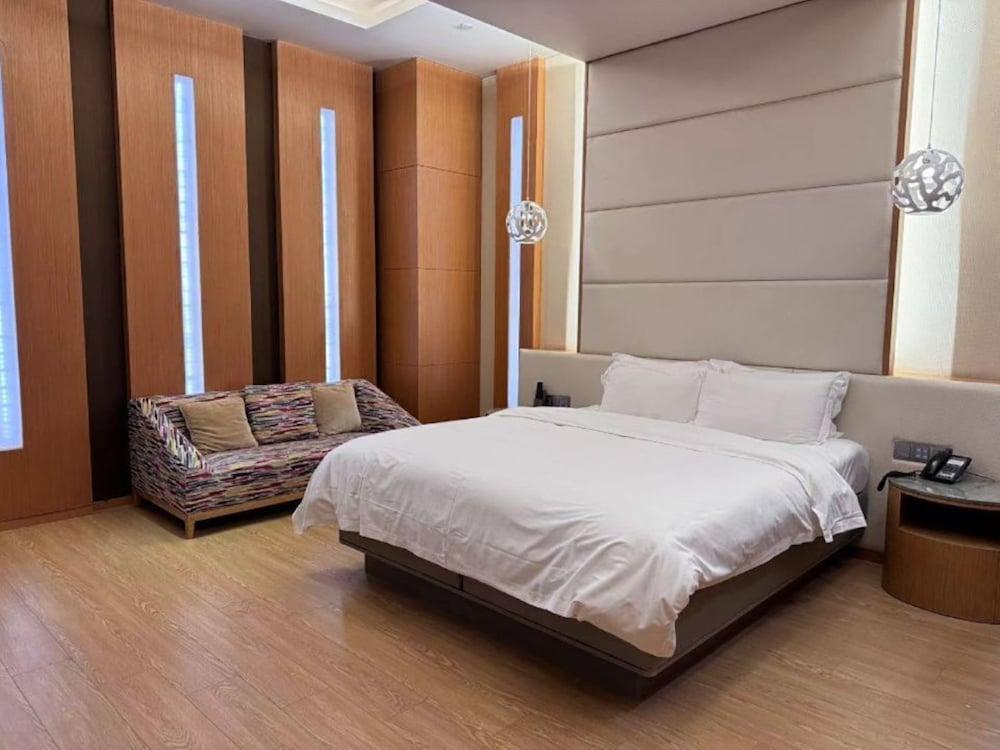 M Man Hotel Room Type - Comfort Double Room