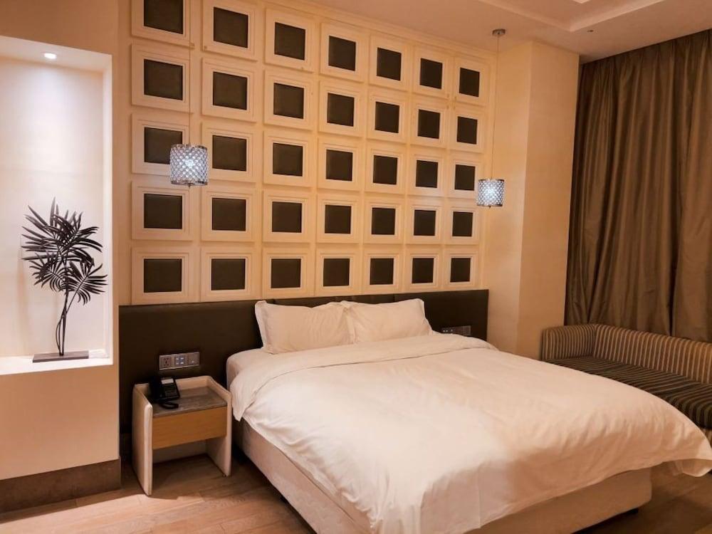 M Man Hotel Room Type - Family Suite
