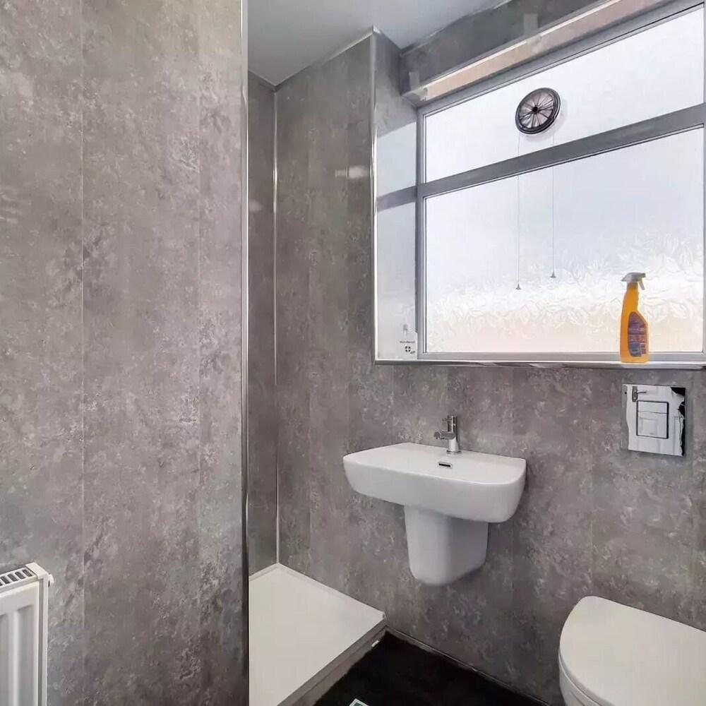 Romantic Double Room in Worcester Mews NW6 - Tap to explore photos