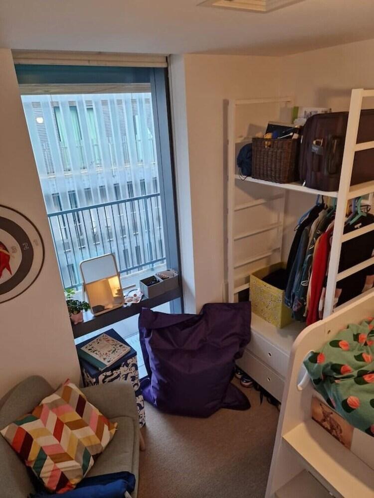 Gorgeous two bed flat with views - Tap to explore photos