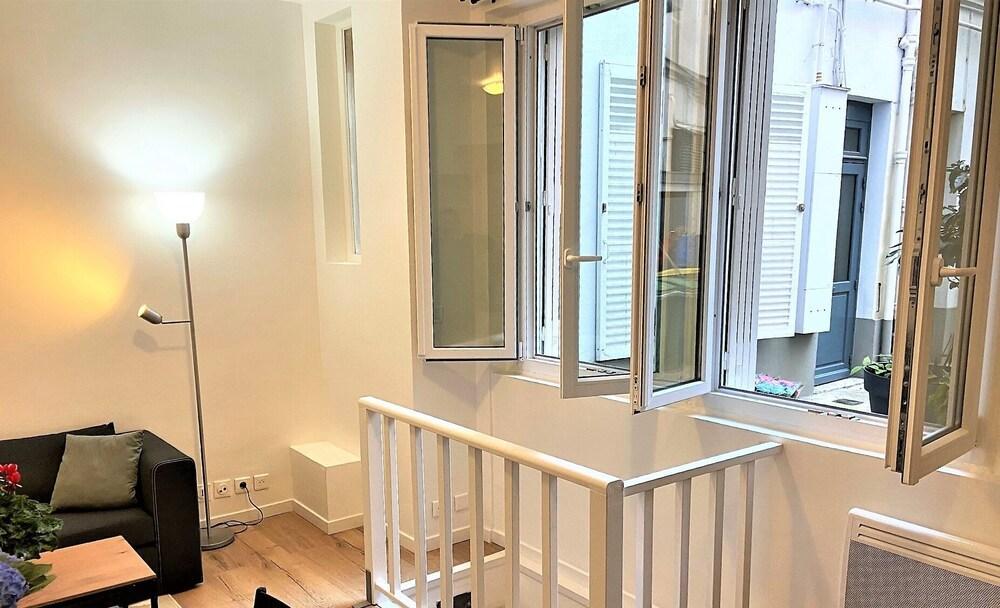 Lovely 2-room duplex on pretty, quiet courtyard - Tap to explore photos