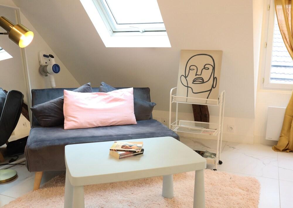 Lovely Rooftop designed Apt 200m to Panthéon - Tap to explore photos
