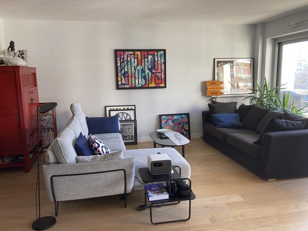 Spacious, bright, arty apartment with dining terrace, 3CH, 2SDB - Tap to explore photos