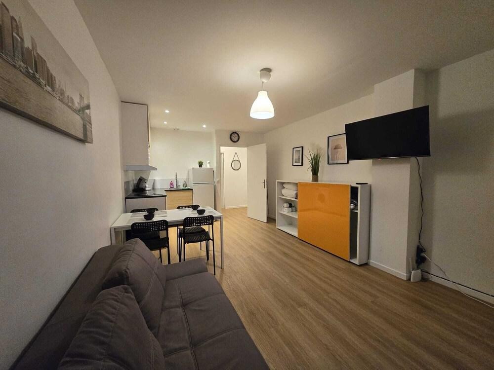 Apartment Paris Centre 19eme - Tap to explore photos