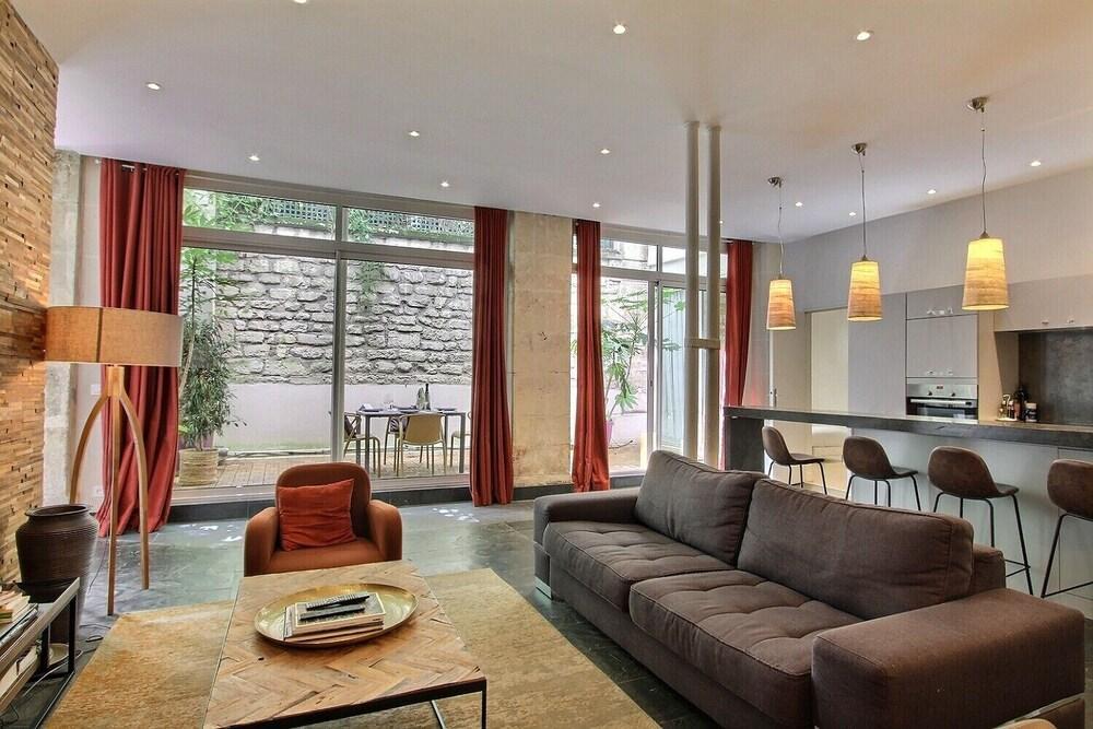 A QUINTESSENTIAL PARISIAN EXPERIENCE WITH PRIVATE TERRACE ,AIR CON-SAINT GERMAIN - Tap to explore photos