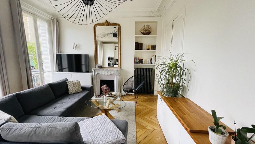 Appartement Haussmannien Moderne. Central et Proche de Toutes Commodités - Tap to explore photos