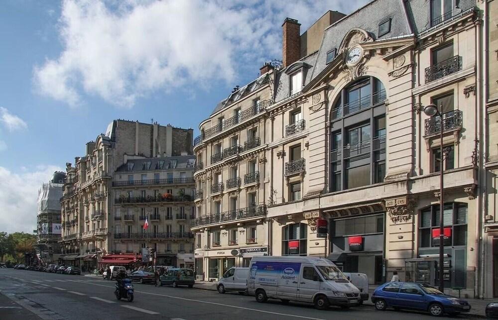 SAINT GERMAIN - PARISIAN LIVING 2 BED APARTMENT WITH BALCONY-RUE SEVRES -100 SQM