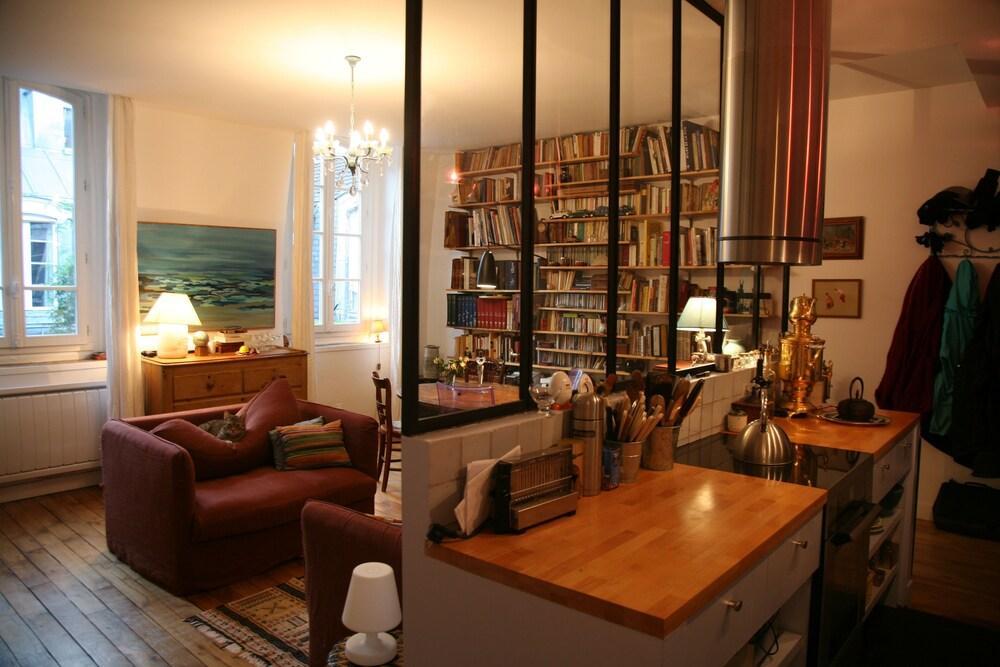 APARTMENT 65 m2 near Notre-Dame - Tap to explore photos