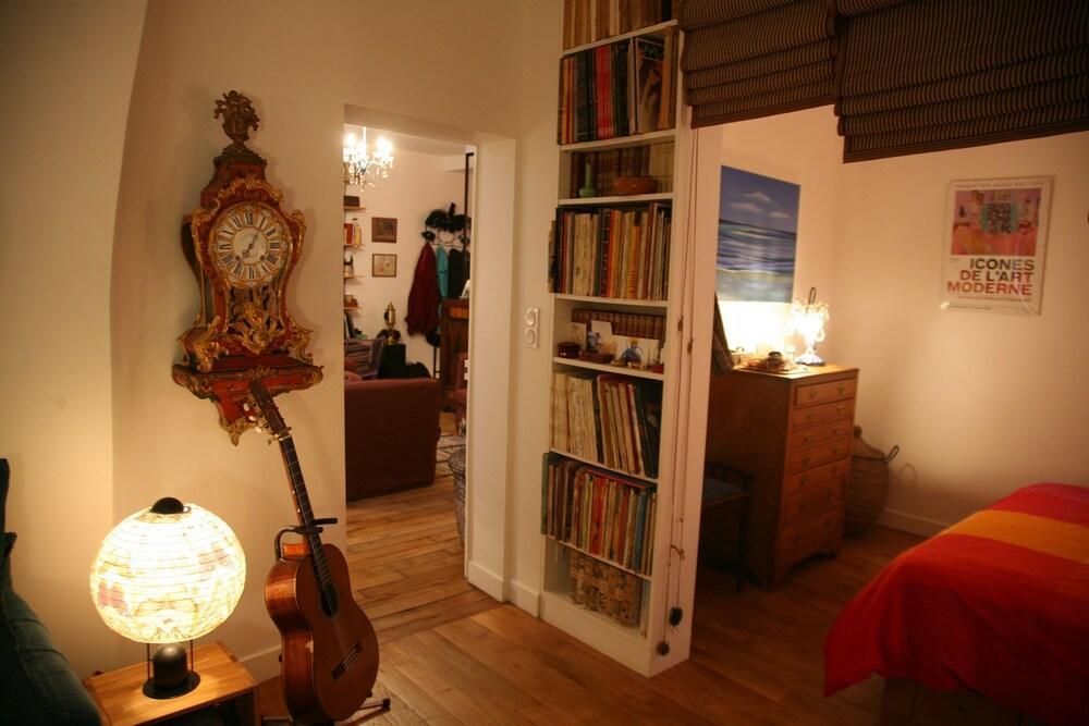 APARTMENT 65 m2 near Notre-Dame - Tap to explore photos