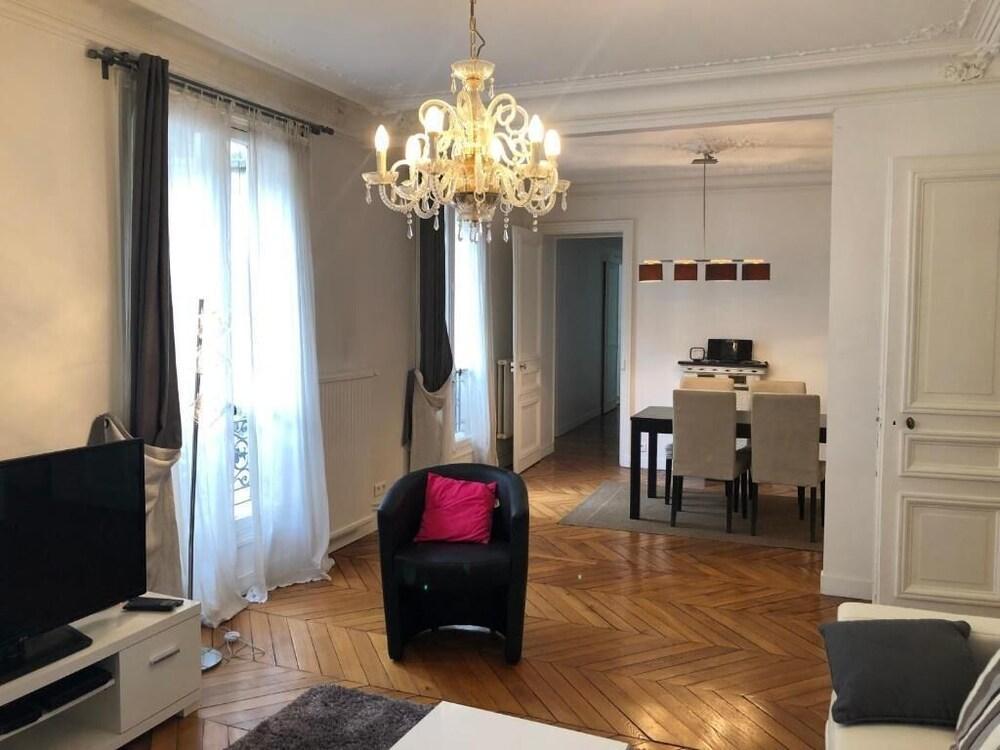 Apartment not far from the Eiffel Tower - Tap to explore photos