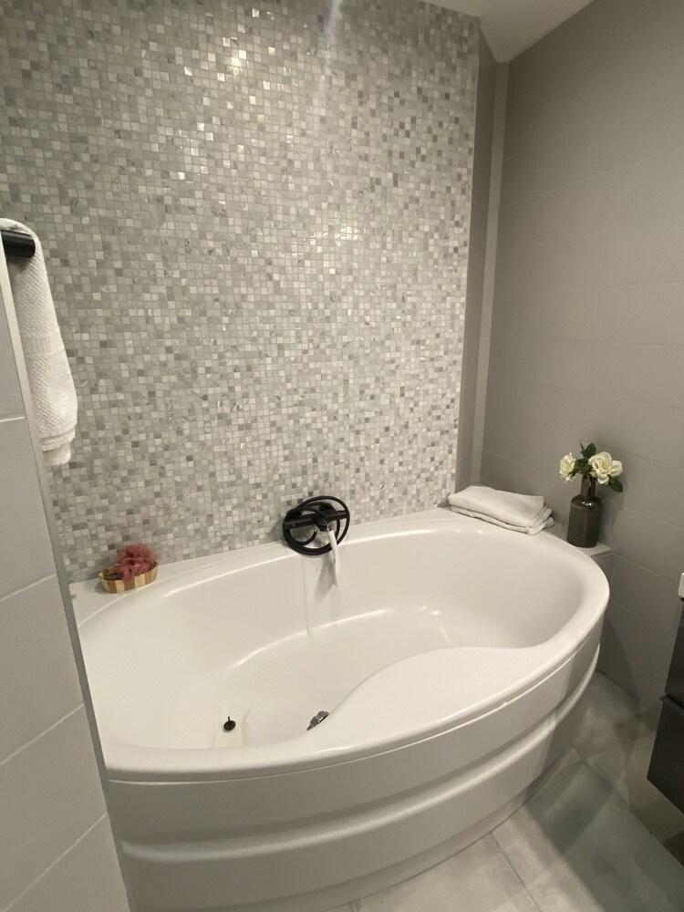 Apartment next to Champs Elysees 6P - Tap to explore photos