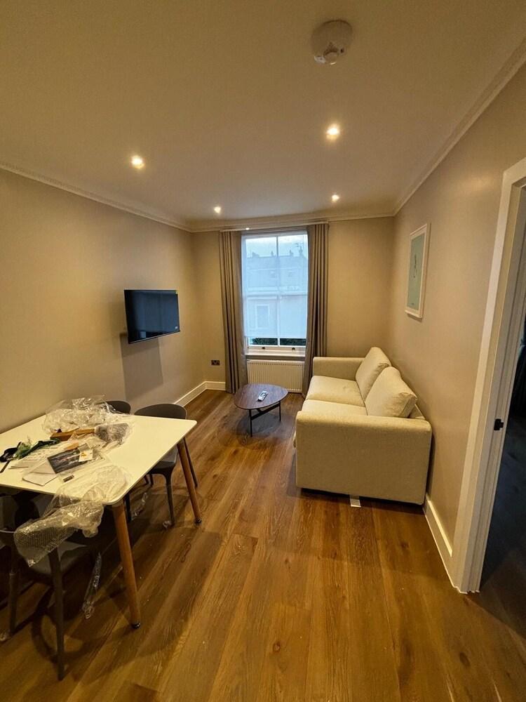 Apartment 5 (2 Beds & Sofa Bed) - Tap to explore photos