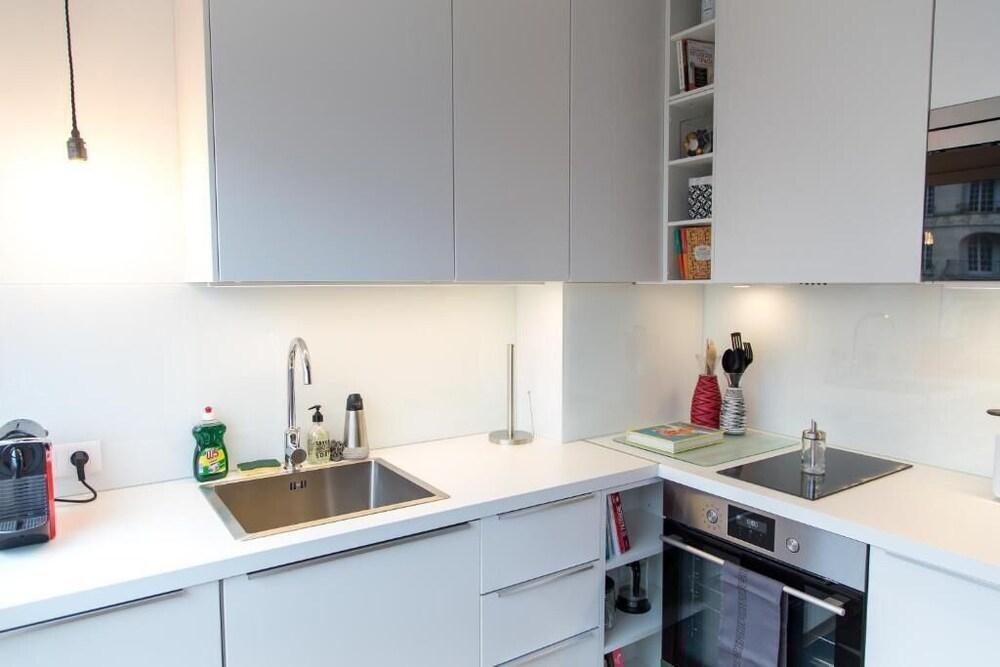 Apartment on Boulevard Raspail - Tap to explore photos