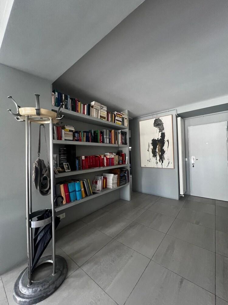 Architect's loft - converted workshop - Tap to explore photos