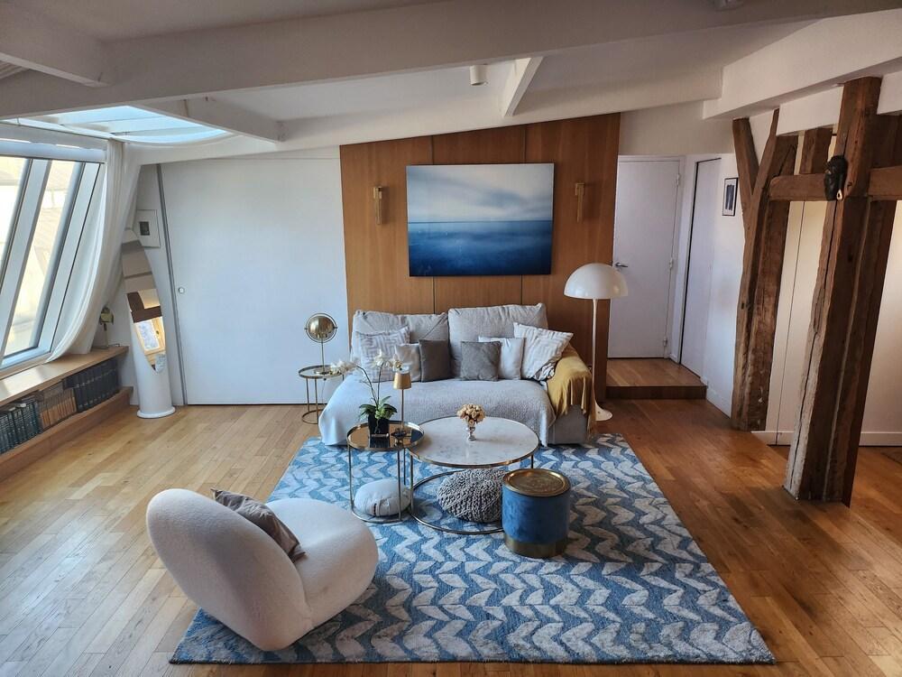 Apartment with terrace (Paris center) - Tap to explore photos