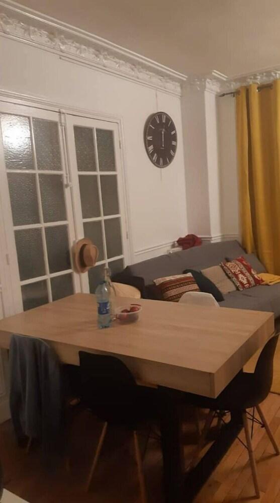 Appartement Haussmannien- Paris - Tap to explore photos