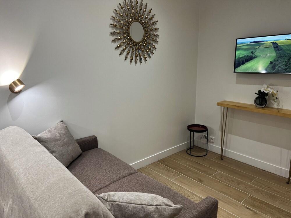 Beautiful & quiet flat, ideally located - Tap to explore photos