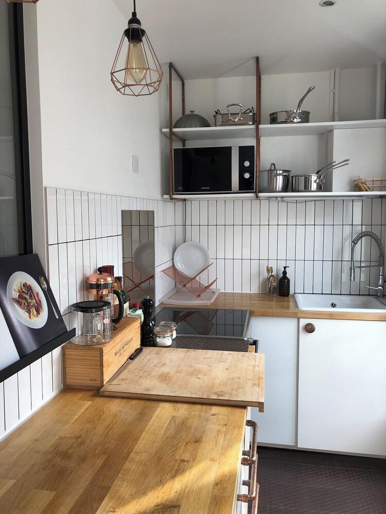 Batignolles duplex, 2 bedrooms, balcony - Tap to explore photos