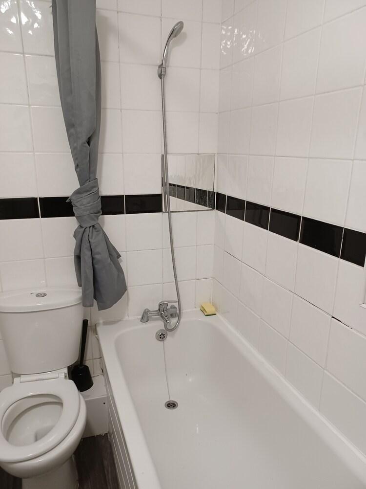 Bedroom in Gants Hill